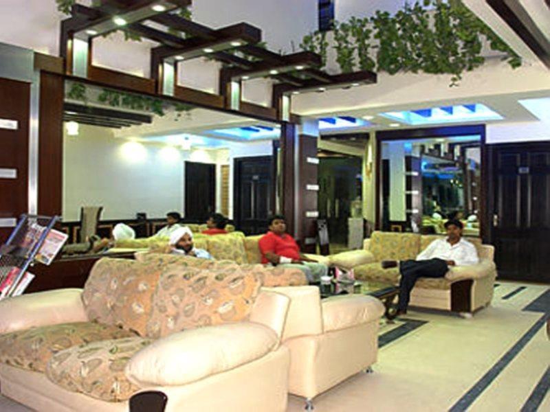 ניו דלהי Hotel Raunak International מראה חיצוני תמונה